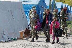 Rojters objavio fotografije civila koji su evakuisani iz područja...