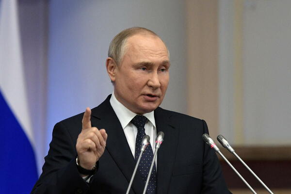 "Munjevit" ruski udar: Prijetnja nuklearnim bombama ili Putinov...