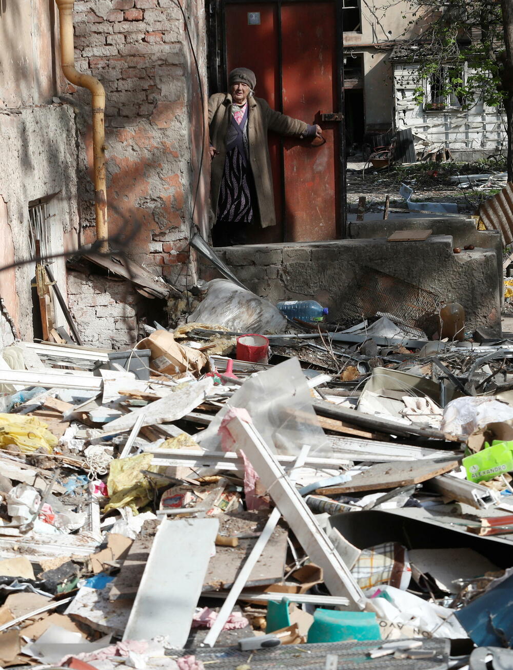 <p>Od predratnog stanovništva grada od 450.000, procjenjuje se da je tamo ostalo oko 100.000</p>