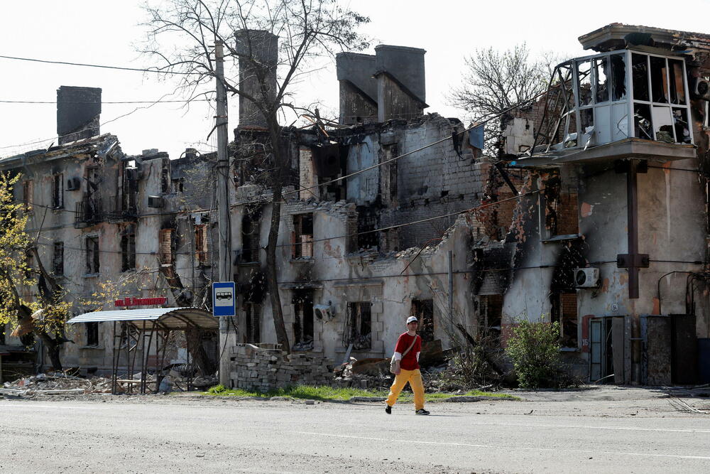 <p>Od predratnog stanovništva grada od 450.000, procjenjuje se da je tamo ostalo oko 100.000</p>