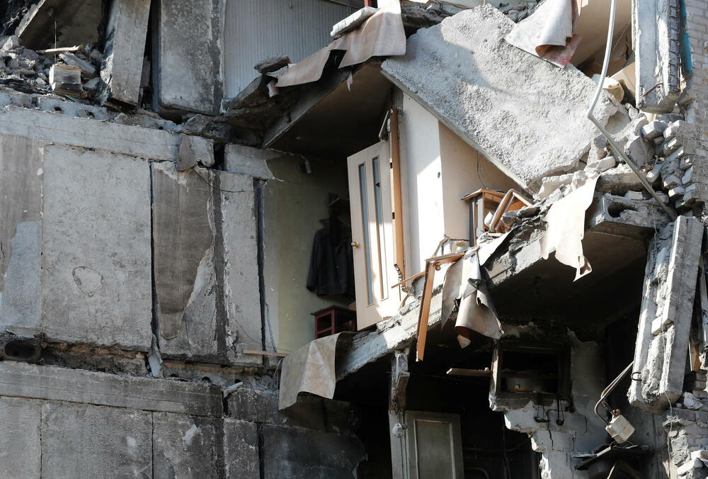 <p>Od predratnog stanovništva grada od 450.000, procjenjuje se da je tamo ostalo oko 100.000</p>