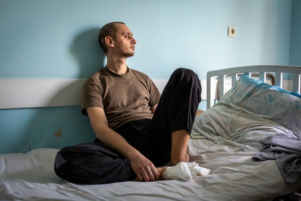 Nikita Horban sjedi u bolnici u Zaporožju. „Još me boli", kaže on. „Rane su još svježe.", Foto: BBC