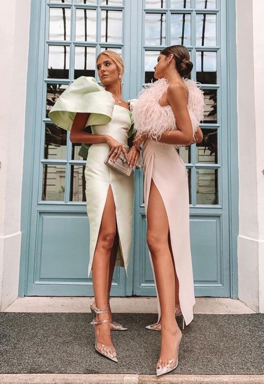 <p>"Vrlo je bitno da se te noći, kao i u svakoj značajnijoj prilici, osjećaju prijatno, da imaju odjeću koja im se sviđa, koja im dobro stoji, jer sve to zajedno podiže samopouzdanje. Sa samopouzdanjem će ljepše izgledati, bolje “iznijeti” kreacije za koje su se opredijelile, biti radosnije, zapaženije, a matursko veče biće nezaboravno" kaže modna dizajnerka.</p>