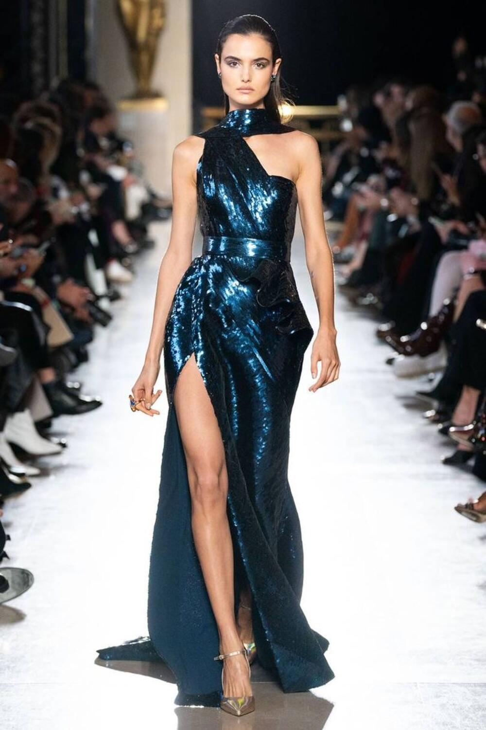 <p>"Vrlo je bitno da se te noći, kao i u svakoj značajnijoj prilici, osjećaju prijatno, da imaju odjeću koja im se sviđa, koja im dobro stoji, jer sve to zajedno podiže samopouzdanje. Sa samopouzdanjem će ljepše izgledati, bolje “iznijeti” kreacije za koje su se opredijelile, biti radosnije, zapaženije, a matursko veče biće nezaboravno" kaže modna dizajnerka.</p>