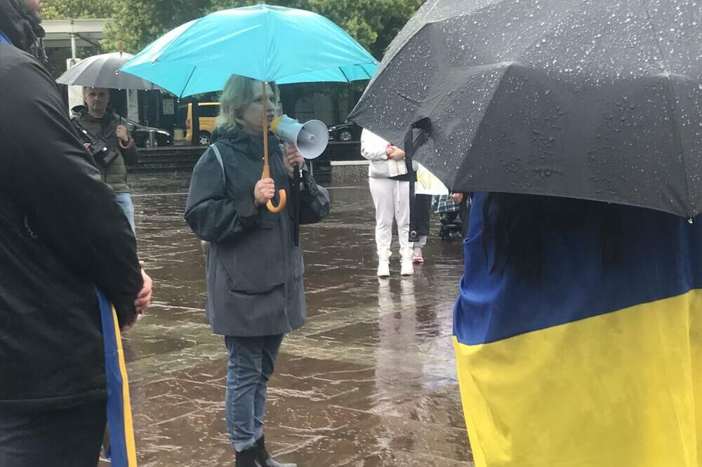 Fijalka na jednom od protesta podrške Ukrajini u Podgorici, Foto: Boris Pejović