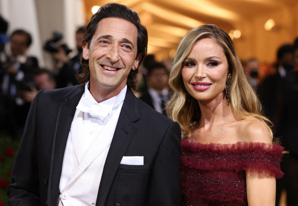 <p>Met Gala nosi epitet „najvećeg modnog izlaska” i dobrotvorna je akcija za prikupljanje sredstava za muzej umjetnosti "Metropoliten" u Njujorku. Događaj okuplja poznate iz svijeta šoubiznisa i mlade kreativne ljude.</p>