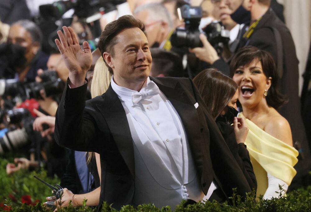 <p>Met Gala nosi epitet „najvećeg modnog izlaska” i dobrotvorna je akcija za prikupljanje sredstava za muzej umjetnosti "Metropoliten" u Njujorku. Događaj okuplja poznate iz svijeta šoubiznisa i mlade kreativne ljude.</p>