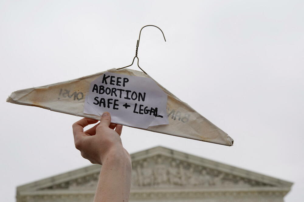 "Abortus da ostane bezbjedan i legalan": Protest ispred zgrade Vrhovnog suda u Vašingtonu, Foto: Reuters