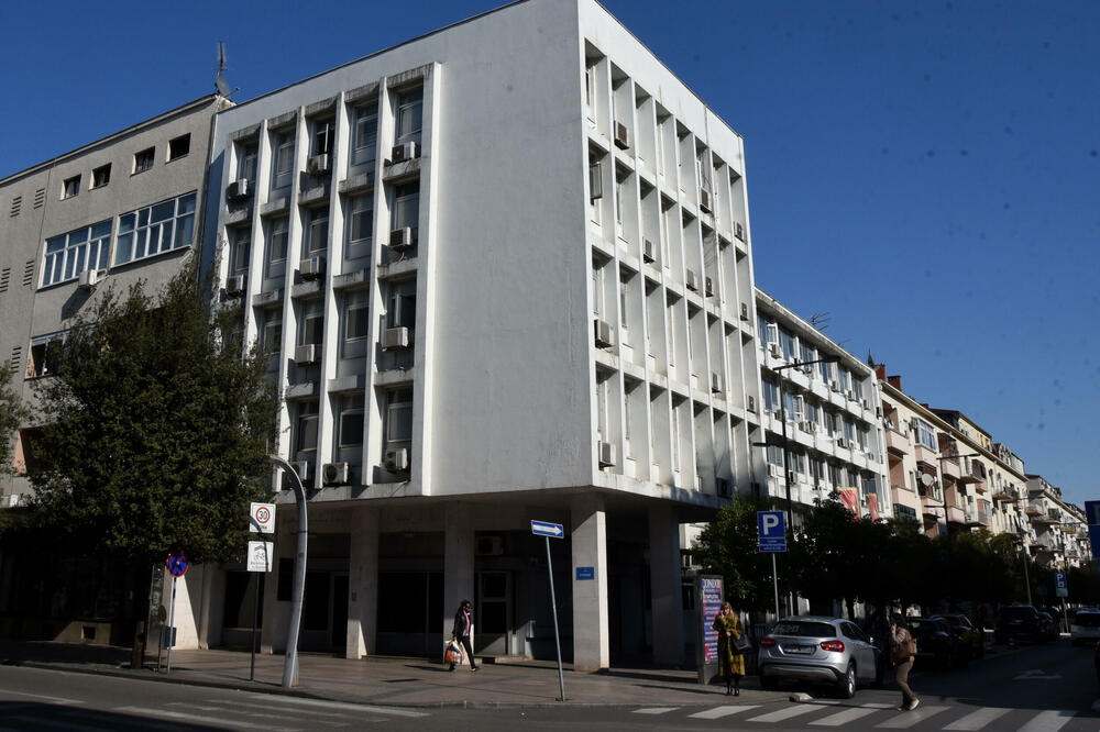 Sada su u centru grada, na najprometnijem mjestu: zgrada SDT-a, Foto: Luka Zeković