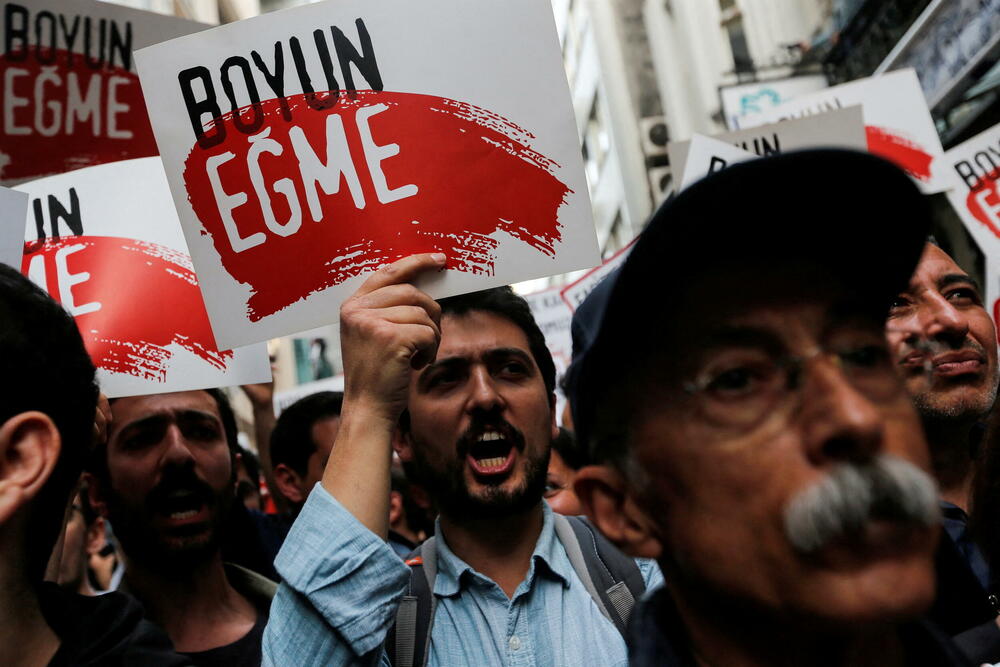 Protesti protiv presude Osmanu Kavali u Istanbulu 
