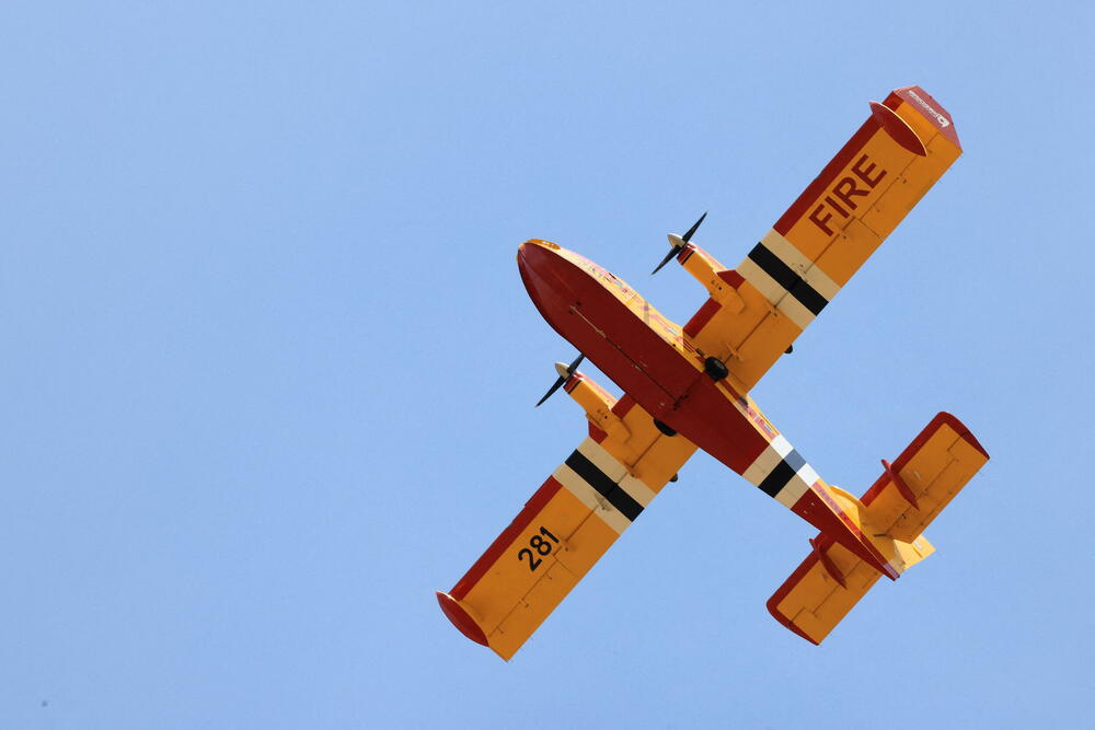 <p>Vatrogasne službe koriste period relativno mirnog i hladnijeg vremena kako bi spriječile da se vatra približi nizu malih gradova i selima u Novom Meksiku</p>