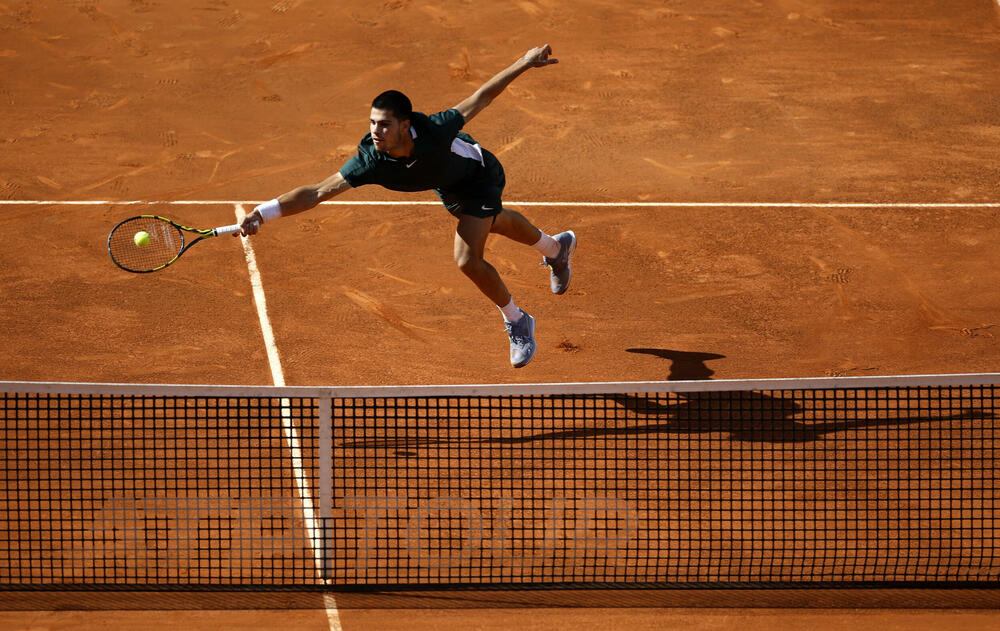 <p>Alkaras pobijedio Nadala 6:2, 1:6, 6:3 i plasirao se u polufinale mastersa u Madridu</p>