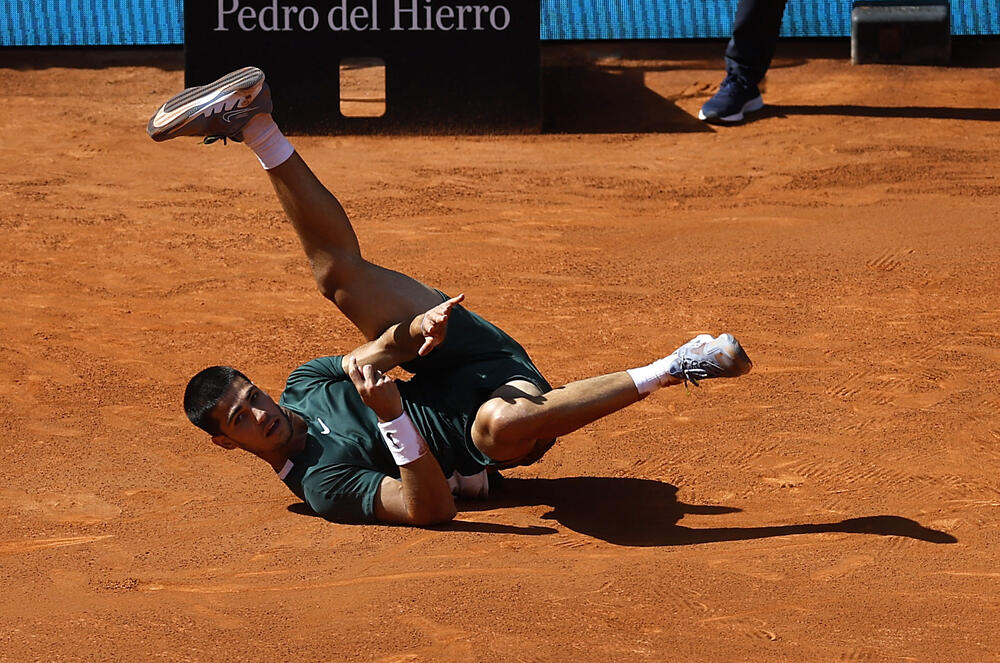 <p>Alkaras pobijedio Nadala 6:2, 1:6, 6:3 i plasirao se u polufinale mastersa u Madridu</p>