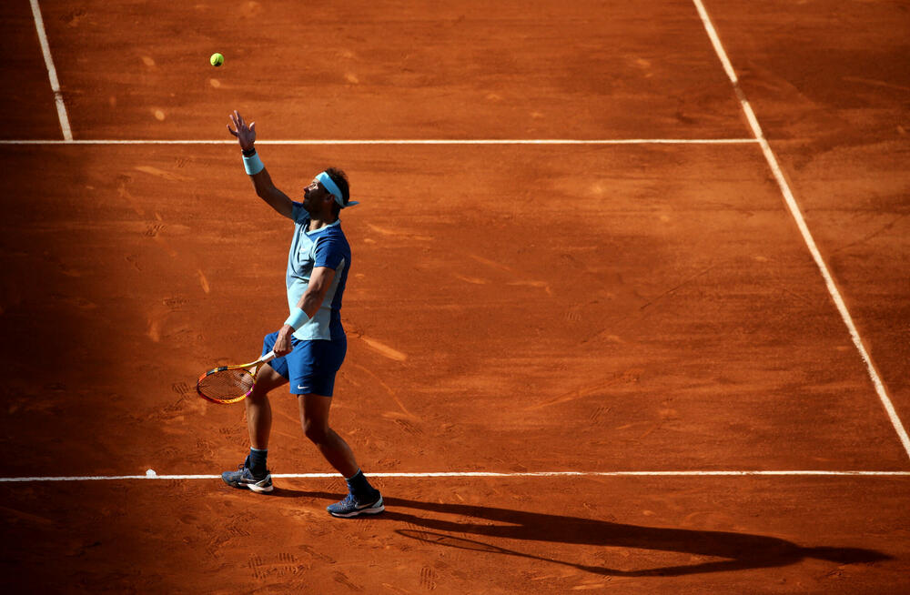 <p>Alkaras pobijedio Nadala 6:2, 1:6, 6:3 i plasirao se u polufinale mastersa u Madridu</p>