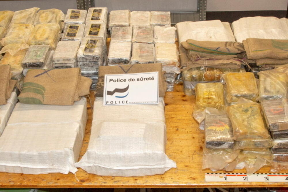 Švajcarska policija je u četvrtak saopštila da je zaplijenila  500 kilograma kokaina spakovanog u džakove kafe, Foto: Rojters
