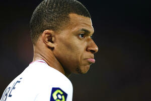 Mbapeova majka kaže da ništa nije dogovoreno s PSŽ-om