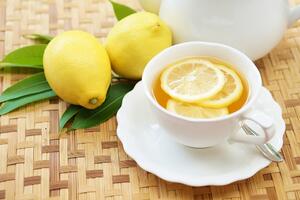 Spas za bolno grlo: Ne čaj sa limunom, nego čaj od limuna