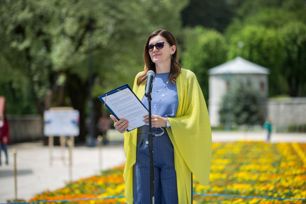 <p>"Današnji dan zbog toga posvećujemo evropskom miru, slobodi i zajedništvu sa željom da naredni Dan Evrope dočekamo u miru i na Cetinju i u Briselu i u Kijevu", rekao je gradonačnik Prijestonice Nikola Đurašković</p>