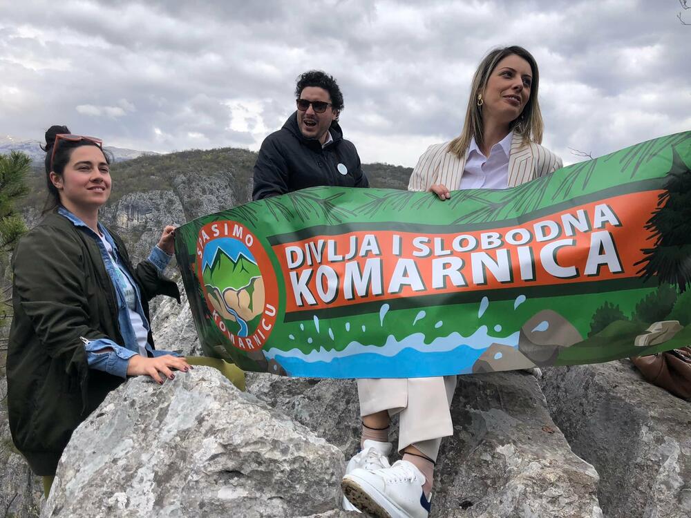Dritan Abazović i Ana Novaković Đurović na stijeni poviše Komarnice