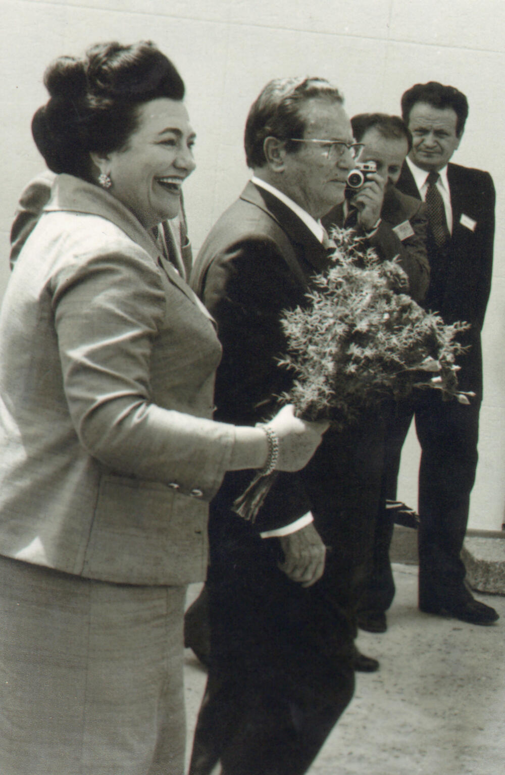 Jovanka i Tito na željezničkoj stanici u Titogradu, 29. maja 1976. prilikom otvaranja pruge Beograd-Bar. S fotoaparom autor teksta