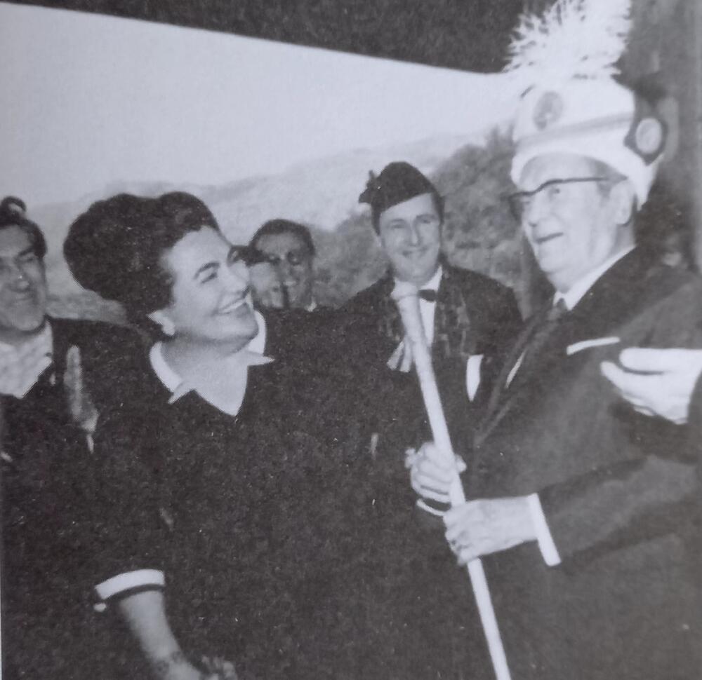 Počasni admiral Bokeške mornarice: Jovanka, Tito i članovi Mornarice na svečanosti u miločerskom hotelu 'Maestral' 