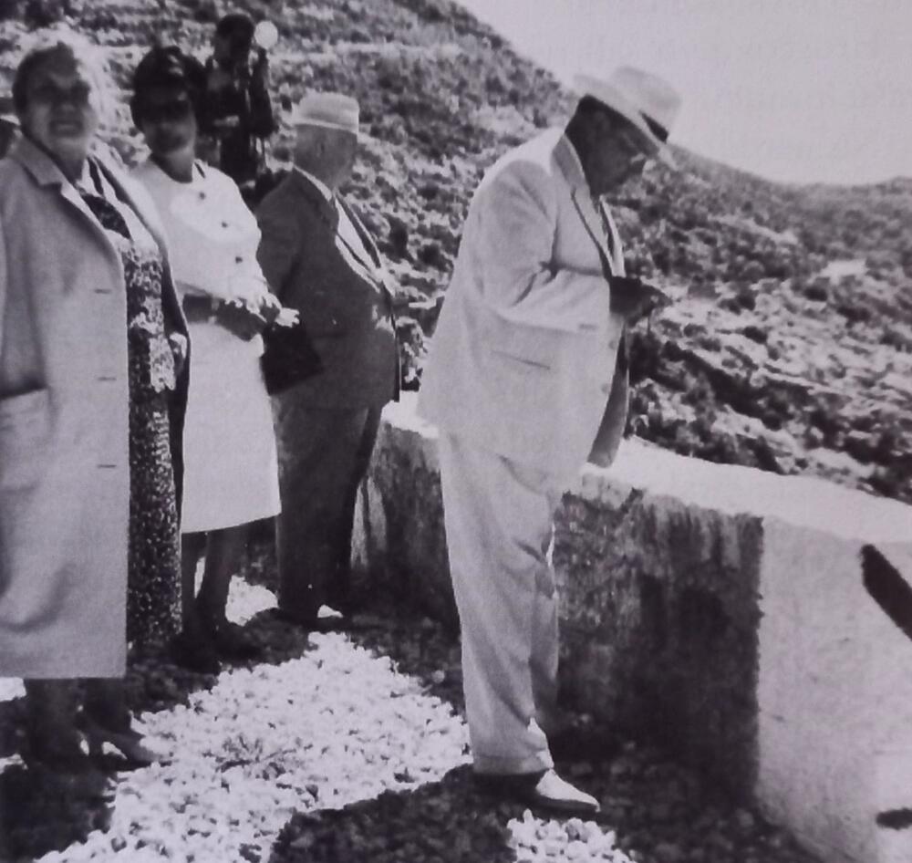 Pogled s Kotorskih strana, 23. avgusta 1963: Tito i Hruščov sa suprugama Ninom Petrovnom i Jovankom Broz