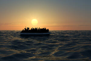 Oko 300 spašenih migranata iskrcalo se u luku na jugu Italije:...