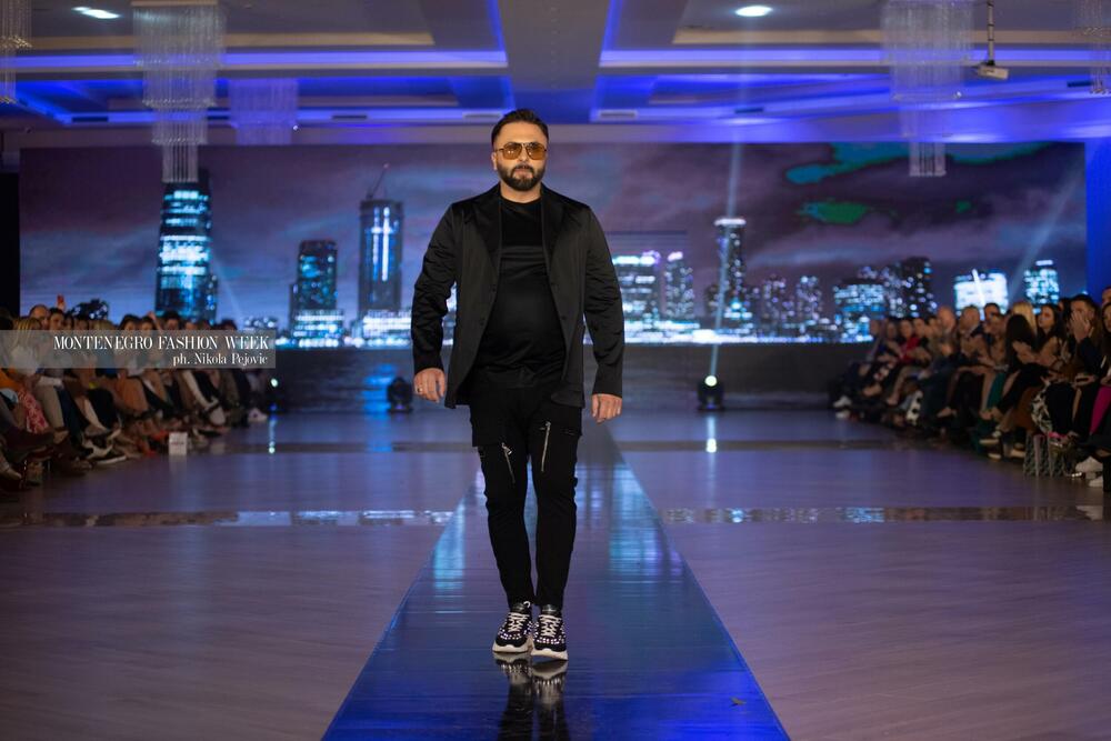 <p>Bata Spasojević predstavio dio nove kolekcije za proljeće/ljeto na crnogorskoj Nedjelji mode</p>