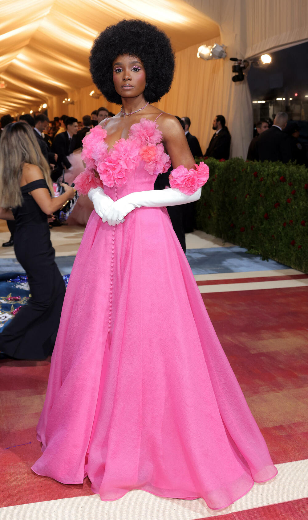 <p>Ni ovogodišnja Met Gala ljubitelje mode nije ostavila ravnodušnima, o kreacijama na crvenom tepihu govore Milena Pajović, blogerka, Sandra Marković manekenka i Vladana, pjevačica koja je izgradila karakterističan stil</p>