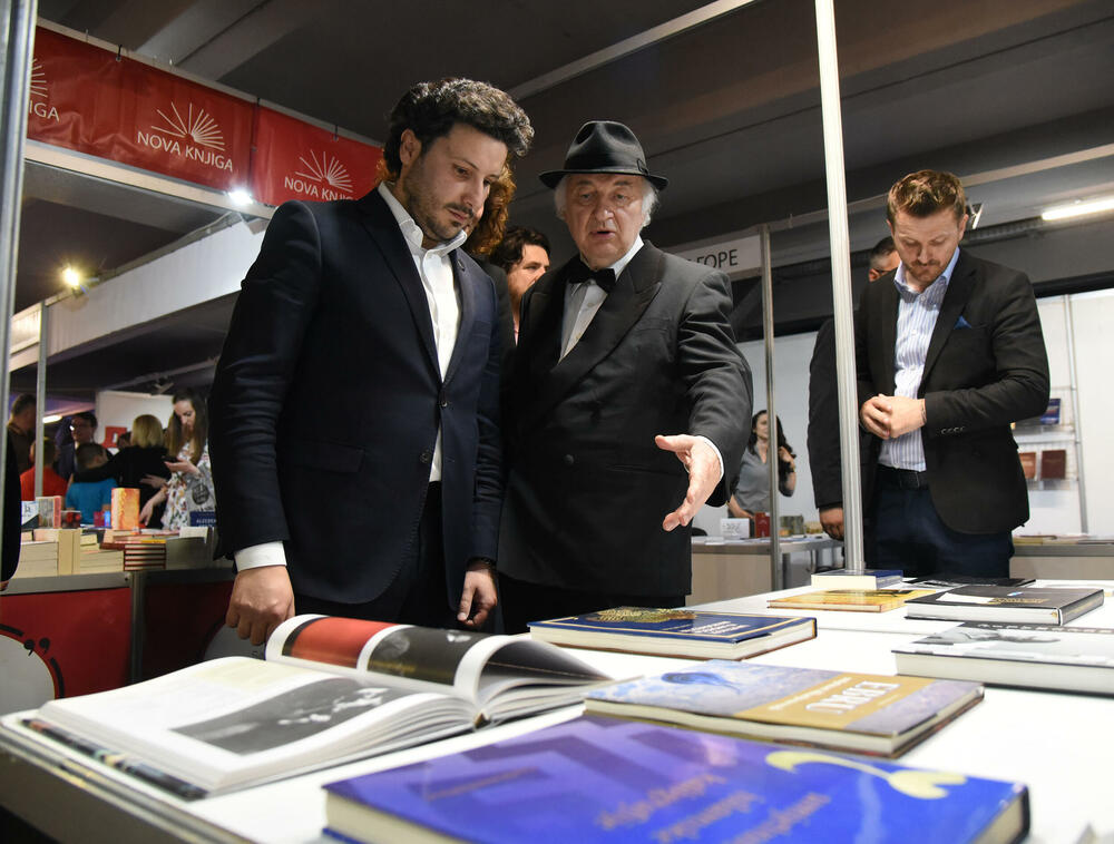 <p>Ministarka kulture i nauke Maša Vlaović kazala je da nacionalne i etničke razlike na ovakvom sajmu dobijaju svoju najljepšu formu, jer se na njemu nalaze izdavači iz Crne Gore i iz regiona</p>