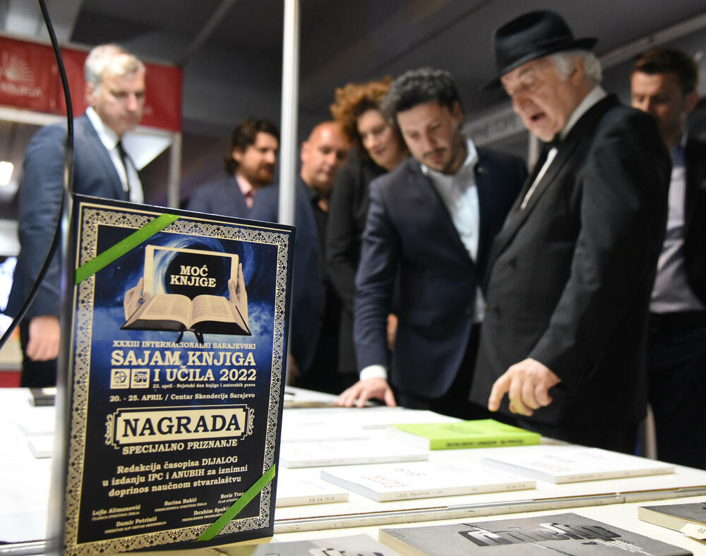 <p>Ministarka kulture i nauke Maša Vlaović kazala je da nacionalne i etničke razlike na ovakvom sajmu dobijaju svoju najljepšu formu, jer se na njemu nalaze izdavači iz Crne Gore i iz regiona</p>