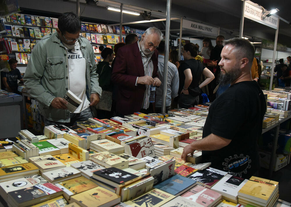 <p>Ministarka kulture i nauke Maša Vlaović kazala je da nacionalne i etničke razlike na ovakvom sajmu dobijaju svoju najljepšu formu, jer se na njemu nalaze izdavači iz Crne Gore i iz regiona</p>