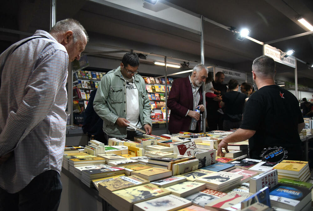 <p>Ministarka kulture i nauke Maša Vlaović kazala je da nacionalne i etničke razlike na ovakvom sajmu dobijaju svoju najljepšu formu, jer se na njemu nalaze izdavači iz Crne Gore i iz regiona</p>