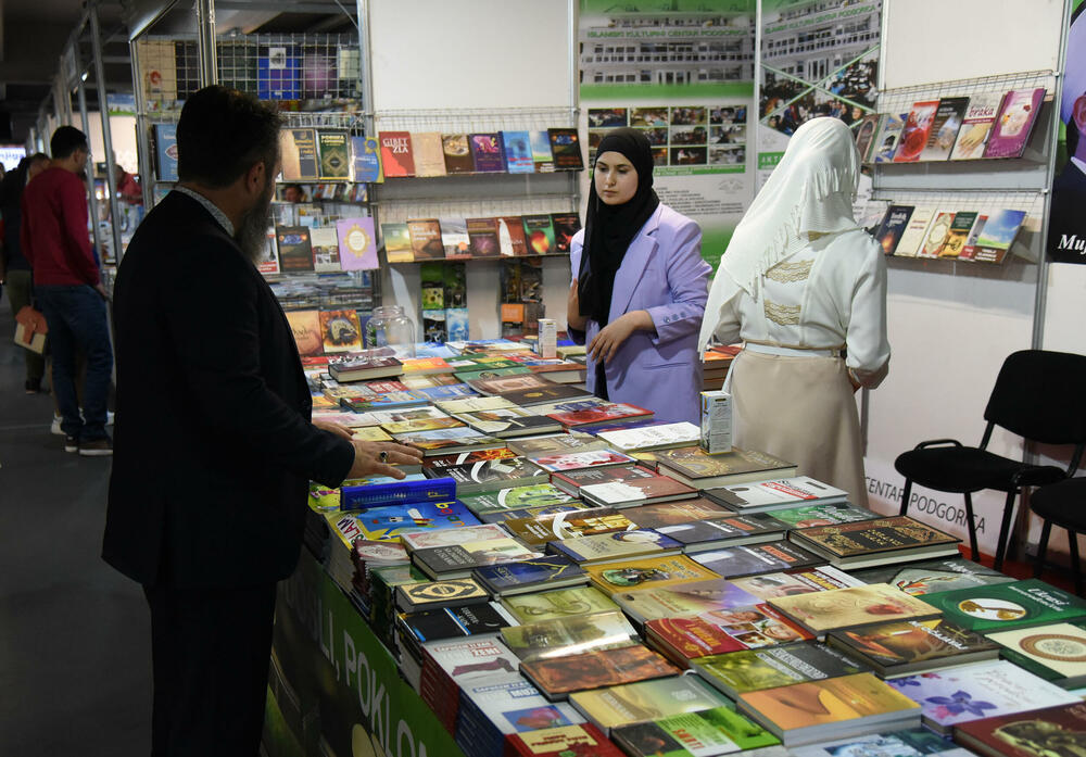 <p>Ministarka kulture i nauke Maša Vlaović kazala je da nacionalne i etničke razlike na ovakvom sajmu dobijaju svoju najljepšu formu, jer se na njemu nalaze izdavači iz Crne Gore i iz regiona</p>