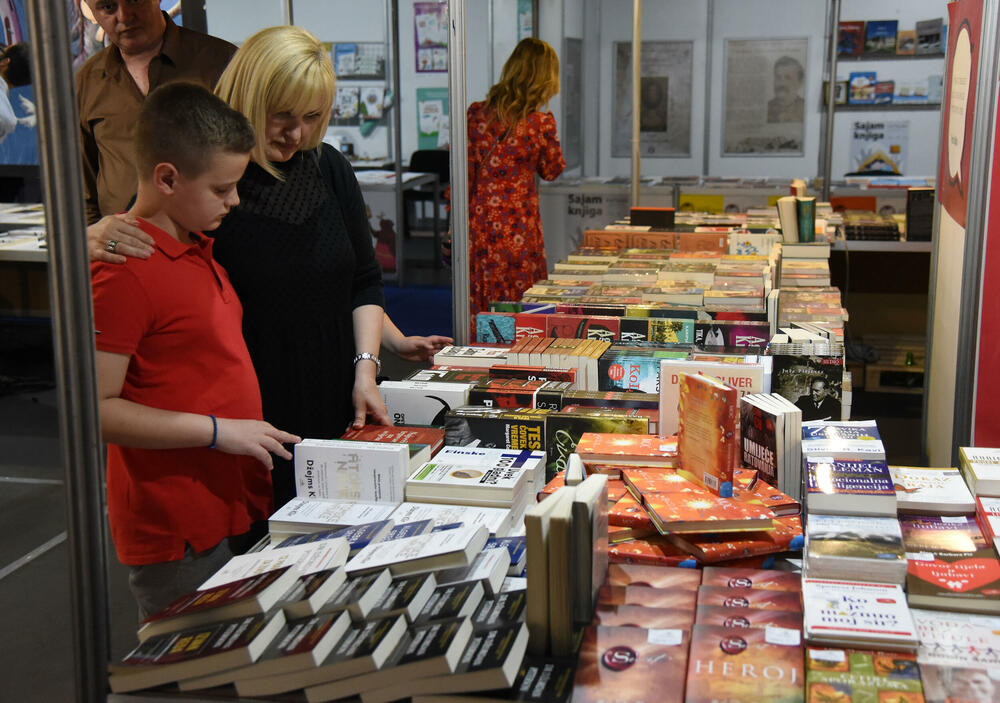 <p>Ministarka kulture i nauke Maša Vlaović kazala je da nacionalne i etničke razlike na ovakvom sajmu dobijaju svoju najljepšu formu, jer se na njemu nalaze izdavači iz Crne Gore i iz regiona</p>