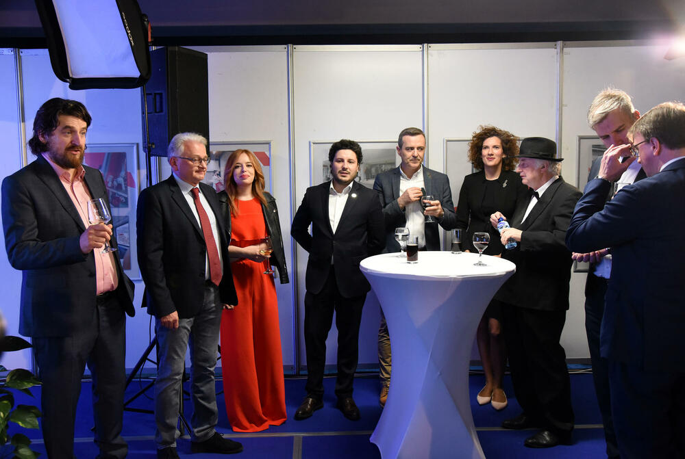 <p>Ministarka kulture i nauke Maša Vlaović kazala je da nacionalne i etničke razlike na ovakvom sajmu dobijaju svoju najljepšu formu, jer se na njemu nalaze izdavači iz Crne Gore i iz regiona</p>