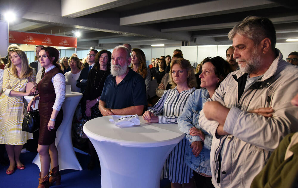 <p>Ministarka kulture i nauke Maša Vlaović kazala je da nacionalne i etničke razlike na ovakvom sajmu dobijaju svoju najljepšu formu, jer se na njemu nalaze izdavači iz Crne Gore i iz regiona</p>