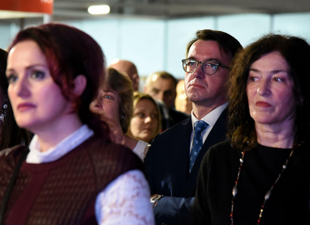 <p>Ministarka kulture i nauke Maša Vlaović kazala je da nacionalne i etničke razlike na ovakvom sajmu dobijaju svoju najljepšu formu, jer se na njemu nalaze izdavači iz Crne Gore i iz regiona</p>