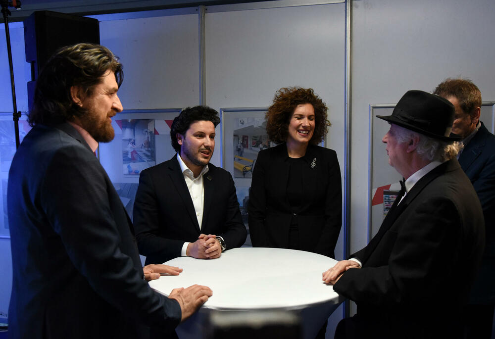 <p>Ministarka kulture i nauke Maša Vlaović kazala je da nacionalne i etničke razlike na ovakvom sajmu dobijaju svoju najljepšu formu, jer se na njemu nalaze izdavači iz Crne Gore i iz regiona</p>