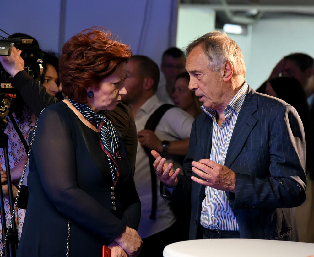 <p>Ministarka kulture i nauke Maša Vlaović kazala je da nacionalne i etničke razlike na ovakvom sajmu dobijaju svoju najljepšu formu, jer se na njemu nalaze izdavači iz Crne Gore i iz regiona</p>