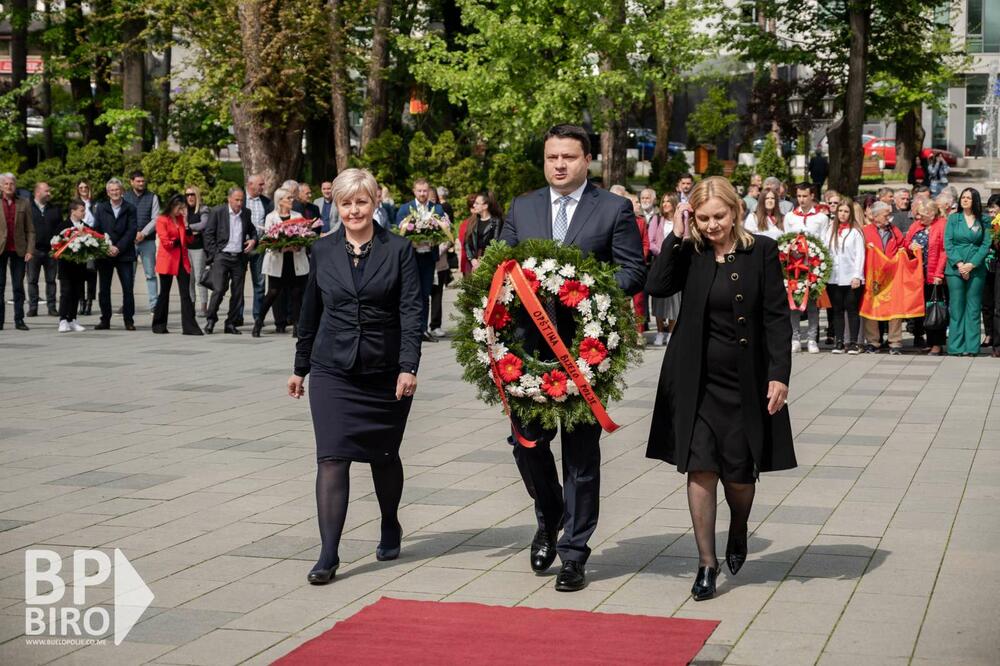Polaganje cvijeća u Bijelom Polju, Foto: Opština Bijelo Polje