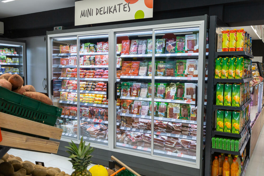 <p>Kompanija Domaća trgovina u čijem sastavu posluju CITY marketi kroz svaki novootvoreni ili renovirani market nastoji da ambijent unaprijedi i dodatno prilagodi potrebama potrošača sa savremenom opremom za skladištenje i izlaganje proizvoda.</p>