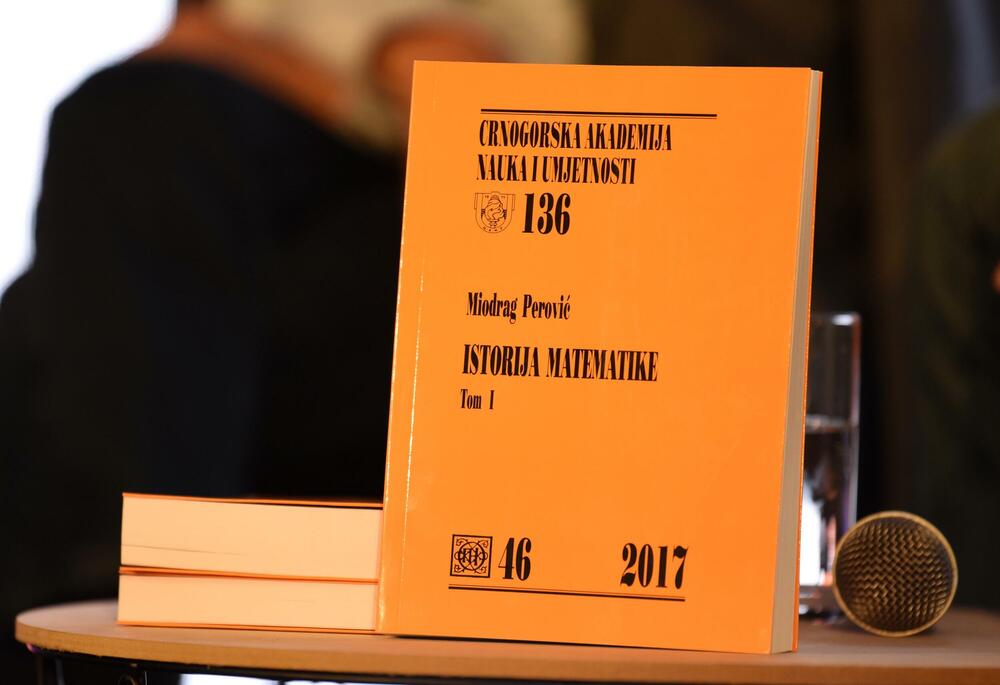 <p>Ostaje otvoreno pitanje zašto ovaj prostor ne reaguje na adekvatan način na ovakvu knjigu, istakao je Balša Brković večeras na Međunarodnom podgoričkom sajmu knjiga i obrazovanja i najavio da će u okviru Sajma u subotu biti promovisan i "Monitor naše slobode", još jedna velika i važna knjiga Miodraga Perovića</p>