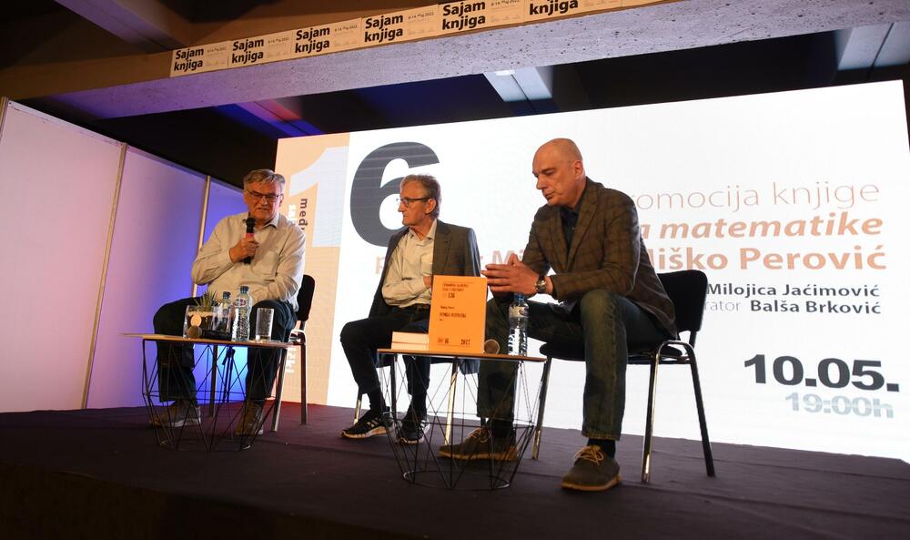 <p>Ostaje otvoreno pitanje zašto ovaj prostor ne reaguje na adekvatan način na ovakvu knjigu, istakao je Balša Brković večeras na Međunarodnom podgoričkom sajmu knjiga i obrazovanja i najavio da će u okviru Sajma u subotu biti promovisan i "Monitor naše slobode", još jedna velika i važna knjiga Miodraga Perovića</p>