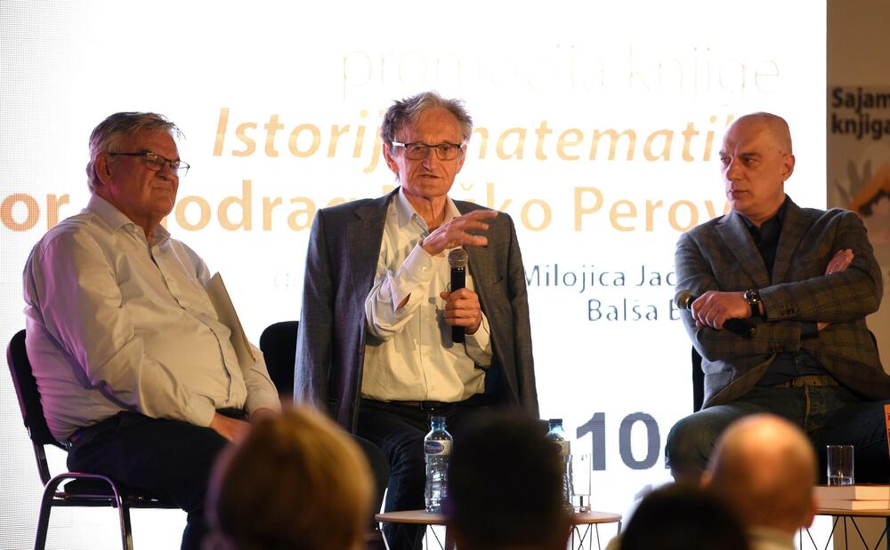 <p>Ostaje otvoreno pitanje zašto ovaj prostor ne reaguje na adekvatan način na ovakvu knjigu, istakao je Balša Brković večeras na Međunarodnom podgoričkom sajmu knjiga i obrazovanja i najavio da će u okviru Sajma u subotu biti promovisan i "Monitor naše slobode", još jedna velika i važna knjiga Miodraga Perovića</p>