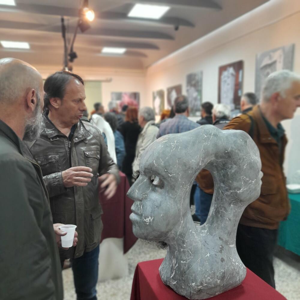 <p>"Njegove skulpture su lični doživljaj ljudi i stvari gdje se kombinuje klasično i moderno”, istakla je direktorica kolašinskog Centra za kulturu Gorica Ilinčić</p>