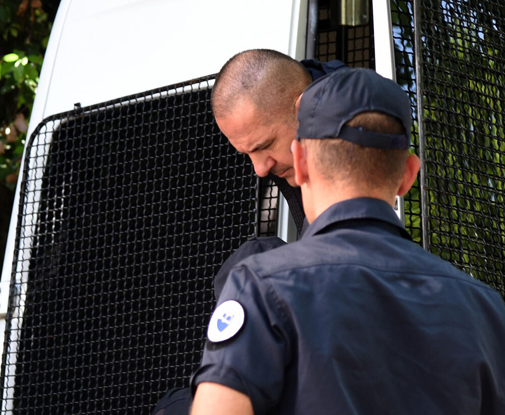 <p>Jovanića Specijalno državno tužilaštvo (SDT) sumnjiči da je organizator kriminalne grupe koja je prethodnih godina, zloupotrebom službenog položaja i drugim krivičnim djelima, oštetila državu za više desetina miliona eura</p>