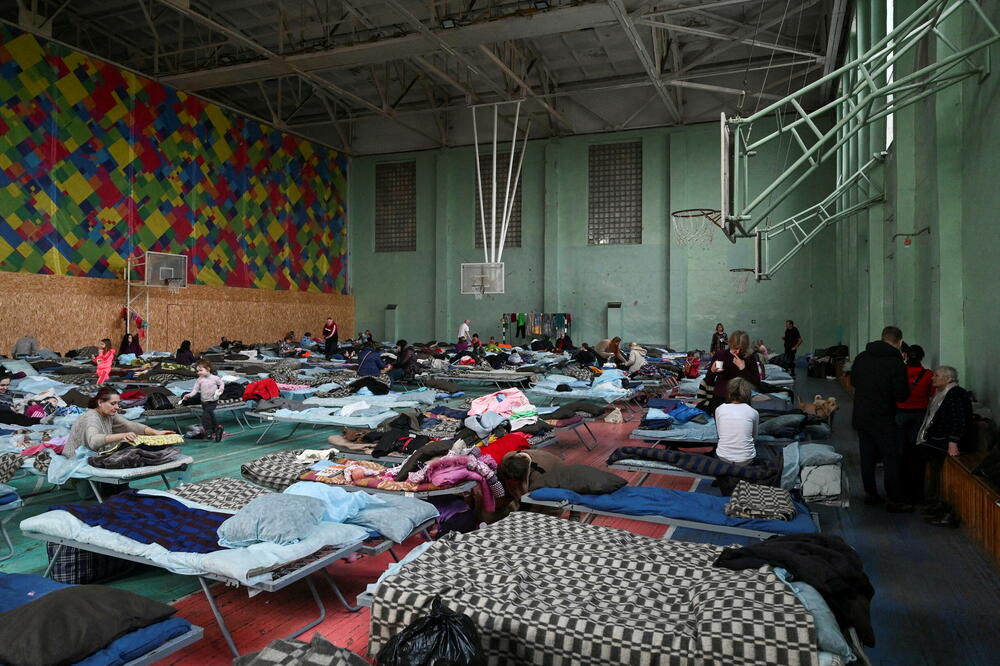Privremeni smještajni centar za izbjeglice iz Ukrajine u jednoj školi u Tananrogu u ruskom regionu Rostova, Foto: Rojters