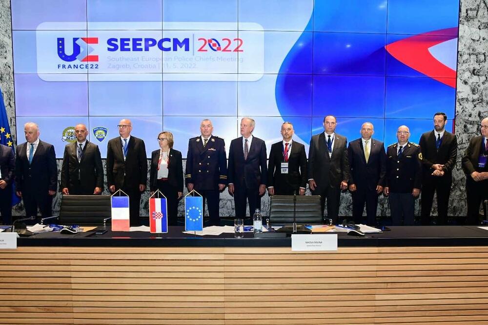 Sa sastanka, Foto: Uprava policije