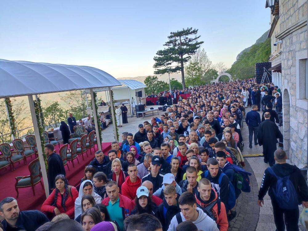 <p>"I svako ko je došao, došao je na jedan način, a otišao je odavde drugačiji. Svakome se nešto desilo suštinski, tako da to što se desilo niti može da razumije, a kamoli da iznese i objasni bilo kome", kazao je patrijarh</p>